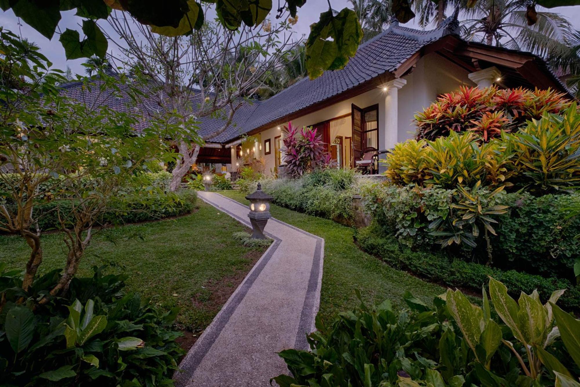 Kutus Kutus Saba Beach Villa 요그야카르타 외부 사진