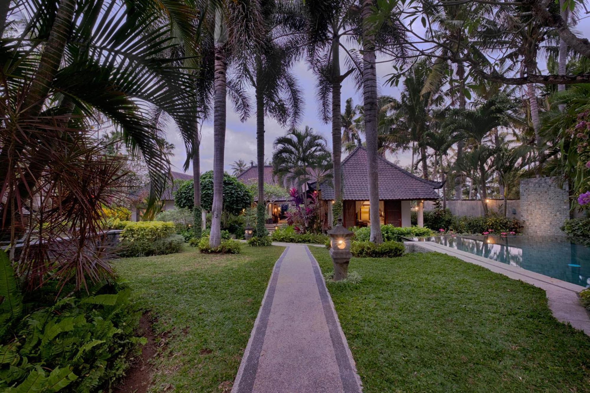Kutus Kutus Saba Beach Villa 요그야카르타 외부 사진